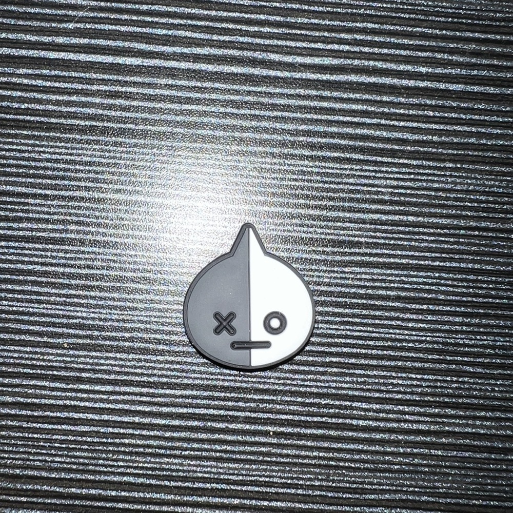 BTS BT21 VAN CROC CHARM